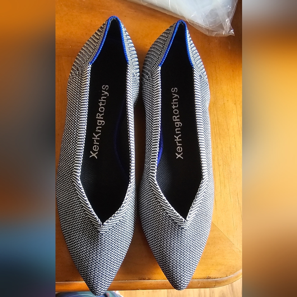 Womens Rothy's Pointed Toe Flats Shoes. Size 9. New without box.